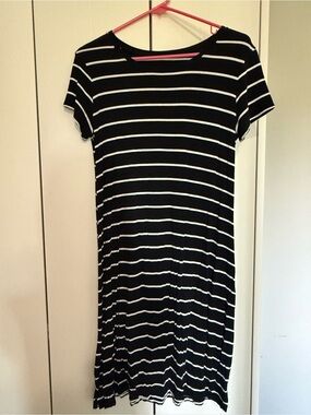Liz Lange Black and White Striped Midi Dress Maternity